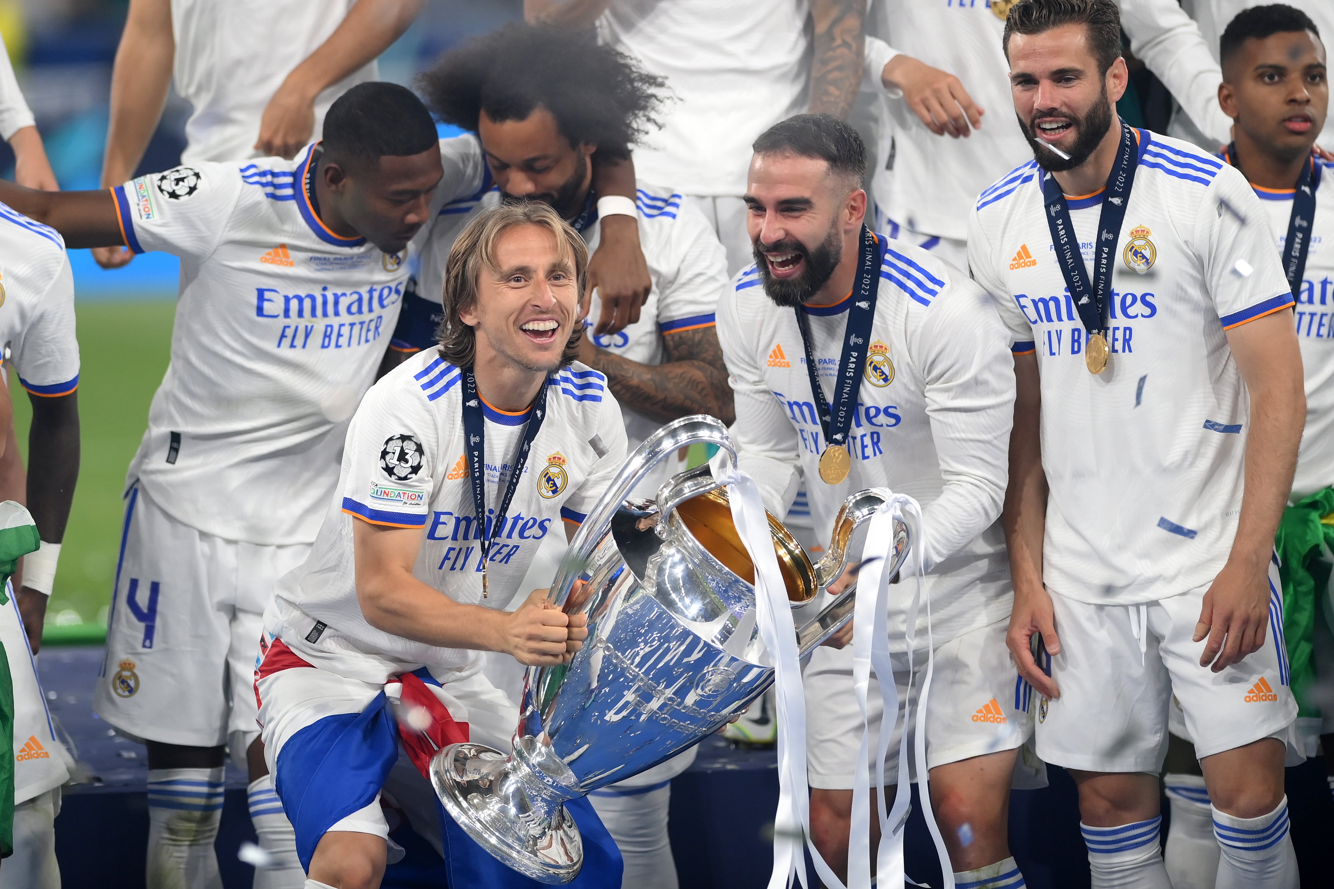 Luka Modric y Dani Carvajal celebran la decimocuarta Champions del Real Madrid