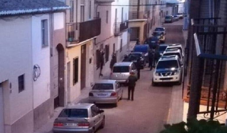 Guardias Civiles, durante la operación en Calzada de Calatrava