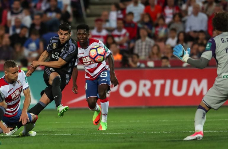 Real Madrid v Granada - Spanish La Liga Santander - Los Carmenes stadium, Granada, Spain - 06/05/2017.  Real Madrid&#039;s Alvaro Morata scores their third goal.  REUTERS/Pepe Marin FOR EDITORIAL USE ONLY. NO RESALES. NO ARCHIVES