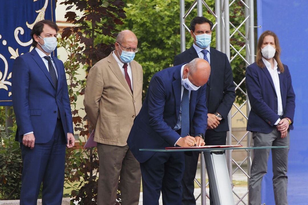 Alfonso Fernández Mañueco, Francisco Igea, Luis Tudanca, Raul de la Hoz, y Pablo Fernández. 