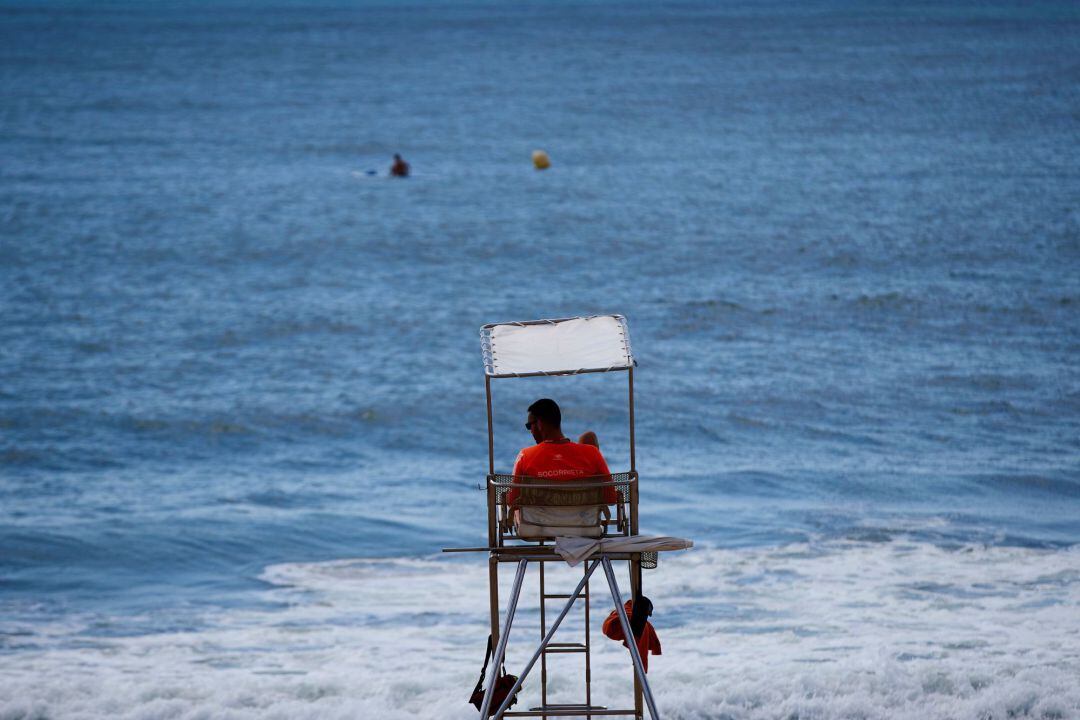 Un vigilant a la platja