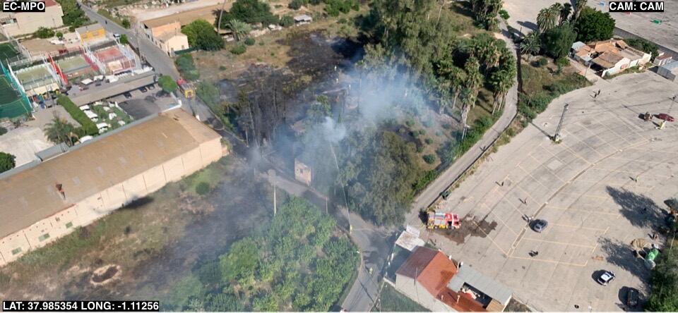 Incendio en las inmediaciones del poblado chabolista de La Fica