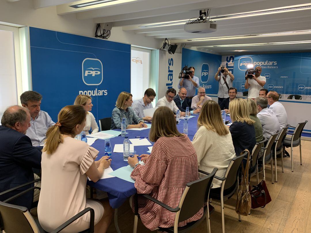 Reunión de los diputados autonómicos en Palma