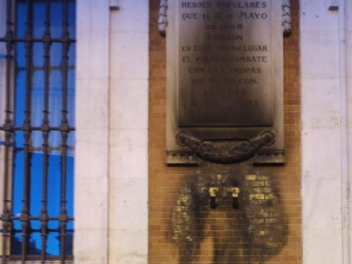 Vandalizan la fachada de la sede de la Comunidad de Madrid
