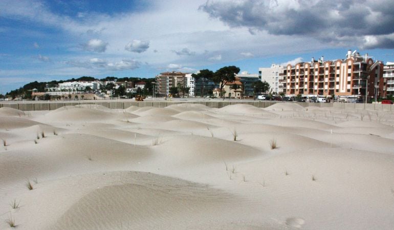 Platja de la Paella de Torredembarra, on es van situar les polèmiques guinguetes. 