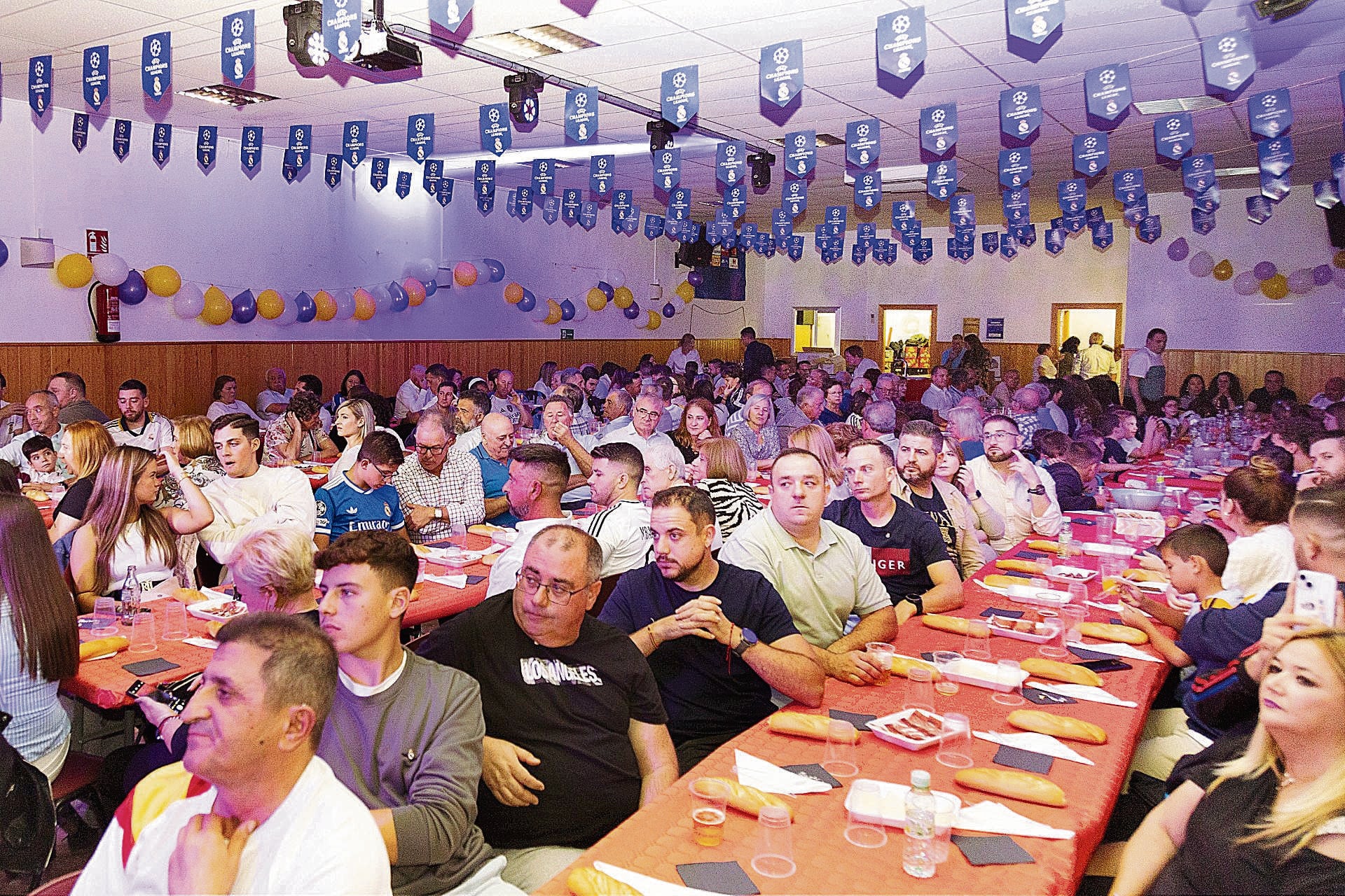 El acto, cargado de momentos entrañables, sirvió para rendir homenaje a los socios de la Peña.