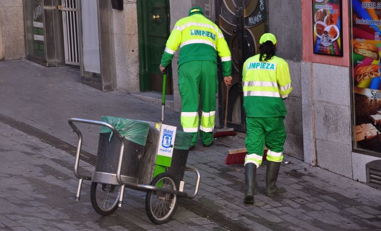 Trabajadores de limpieza de Madrid, en una foto de archivo.