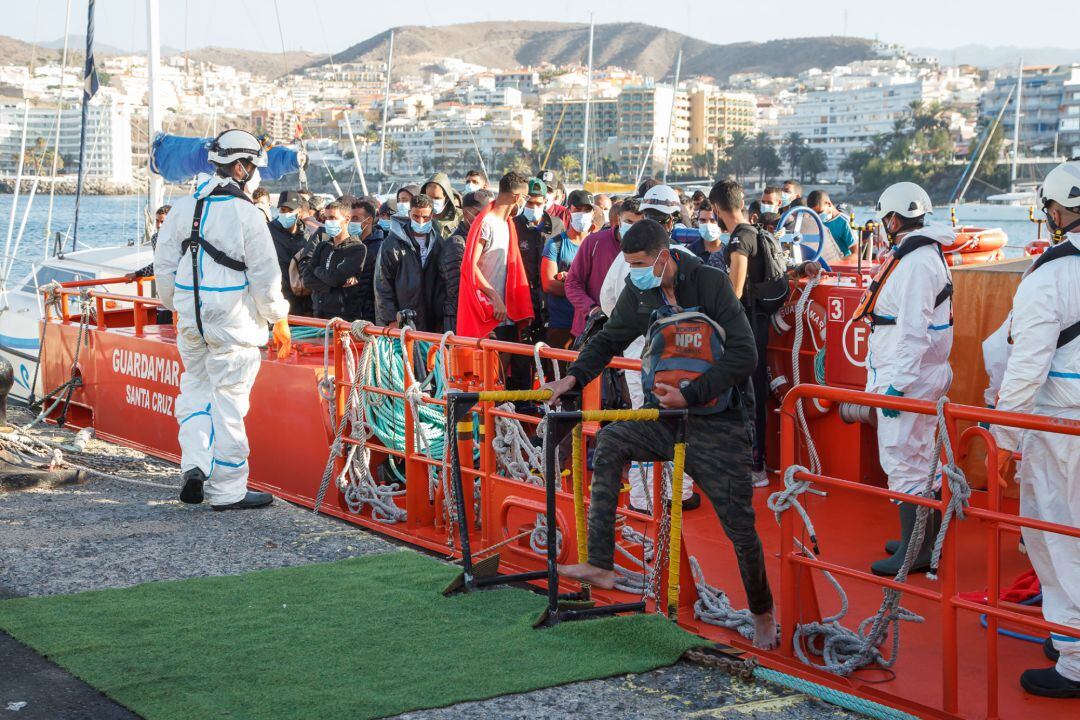 La Policía refuerza los controles en Valencia ante la llegada de migrantes de Canarias, Lanzarote y Tenerife