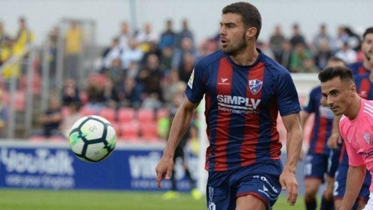 Alexander González con el Huesca.