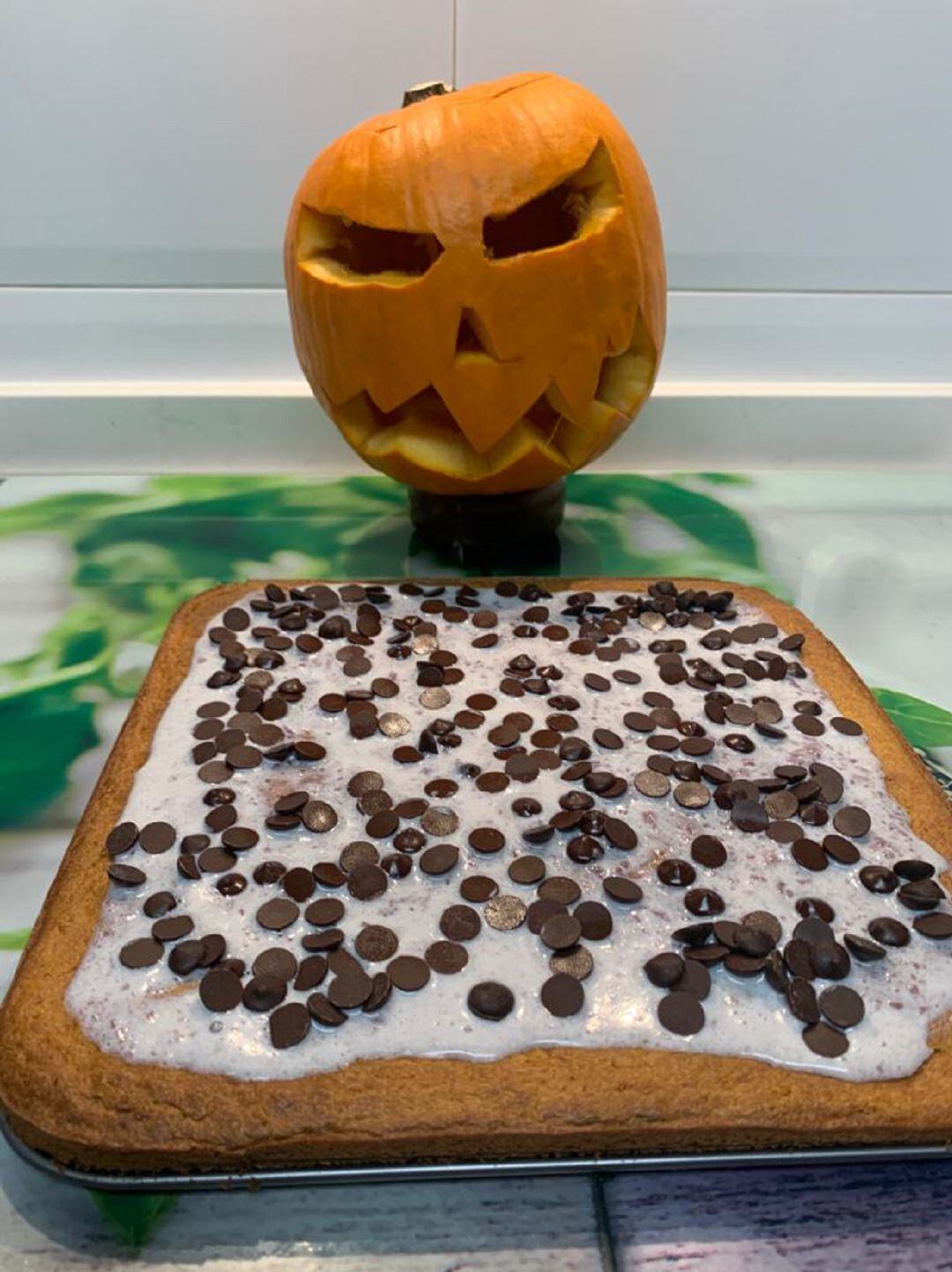 Bizcocho de calabaza con frostie de yogur y pepitas de chocolate bajo en grasas 