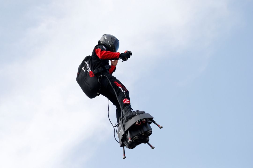 Franky Zapata en su Flyboard. 