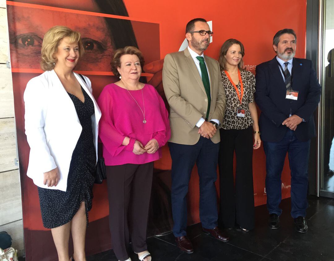 Foto de familia instantes antes de la inauguración del Congreso promovido por Ageing Lab