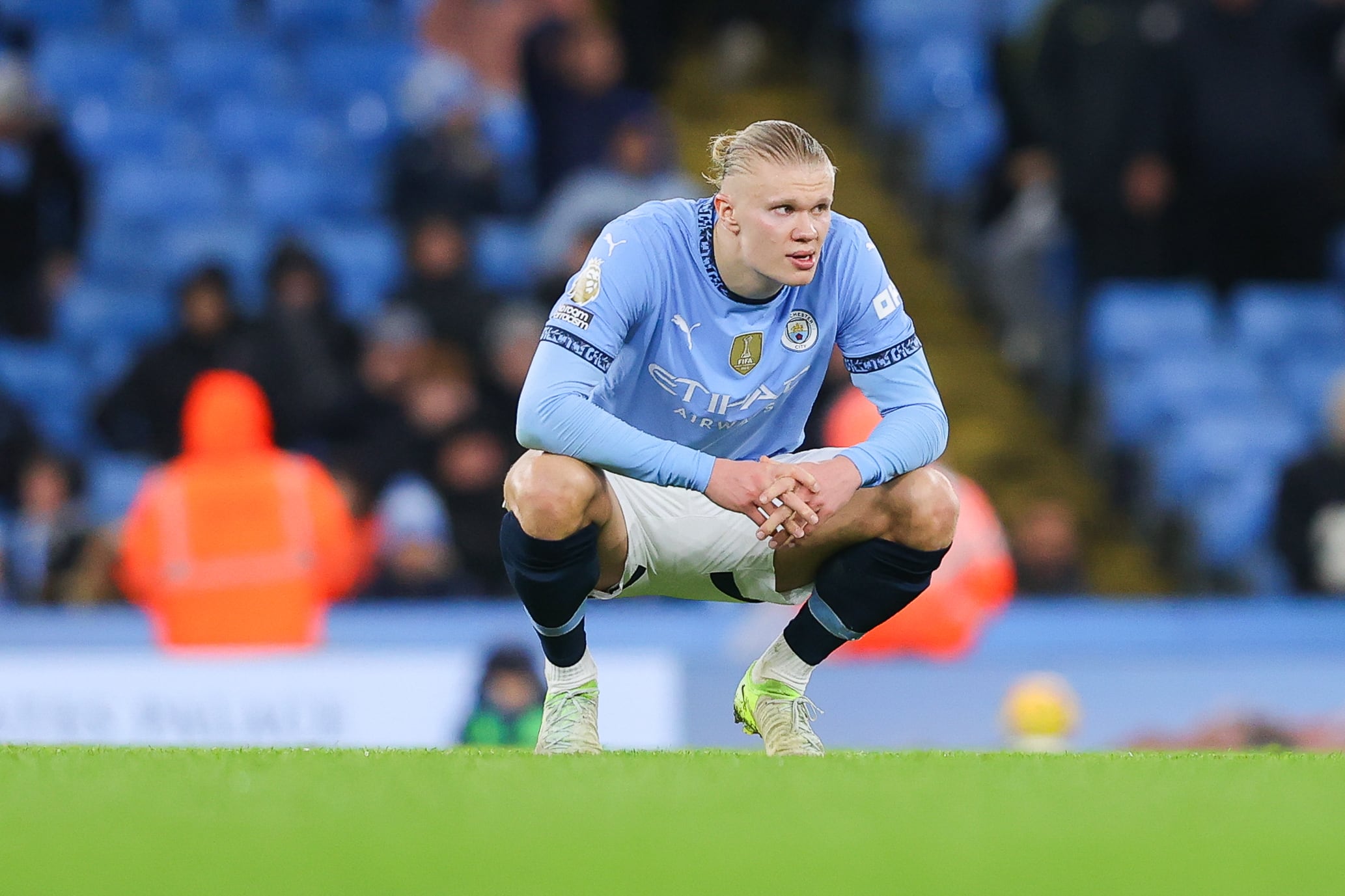 Erling Haaland se lamenta durante el Manchester City - Tottenham