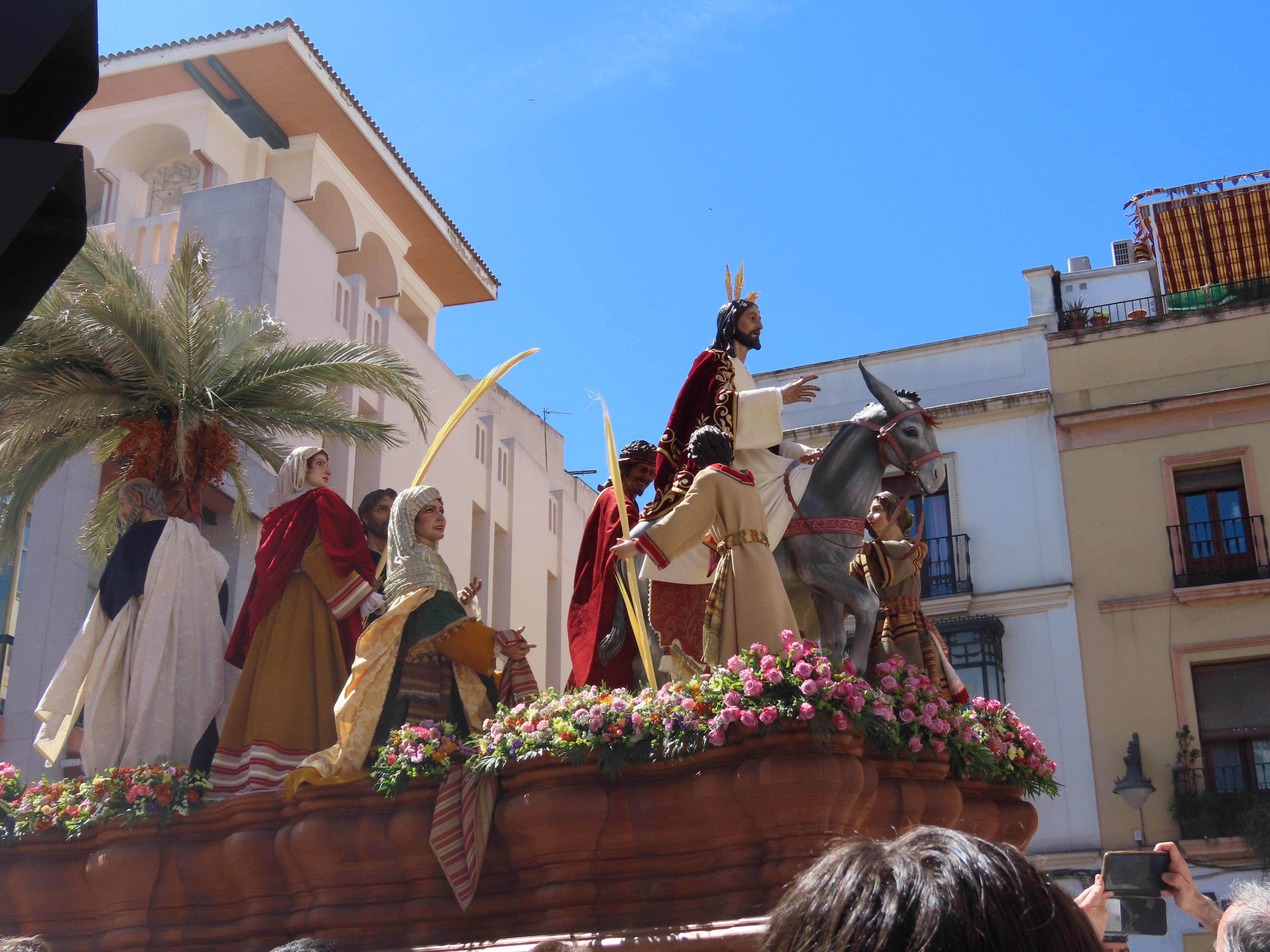 La Entrada Triunfal, de regreso a su templo por la calle Capitulares