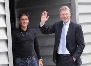 David Moyes saluda antes de entrar en Zubieta