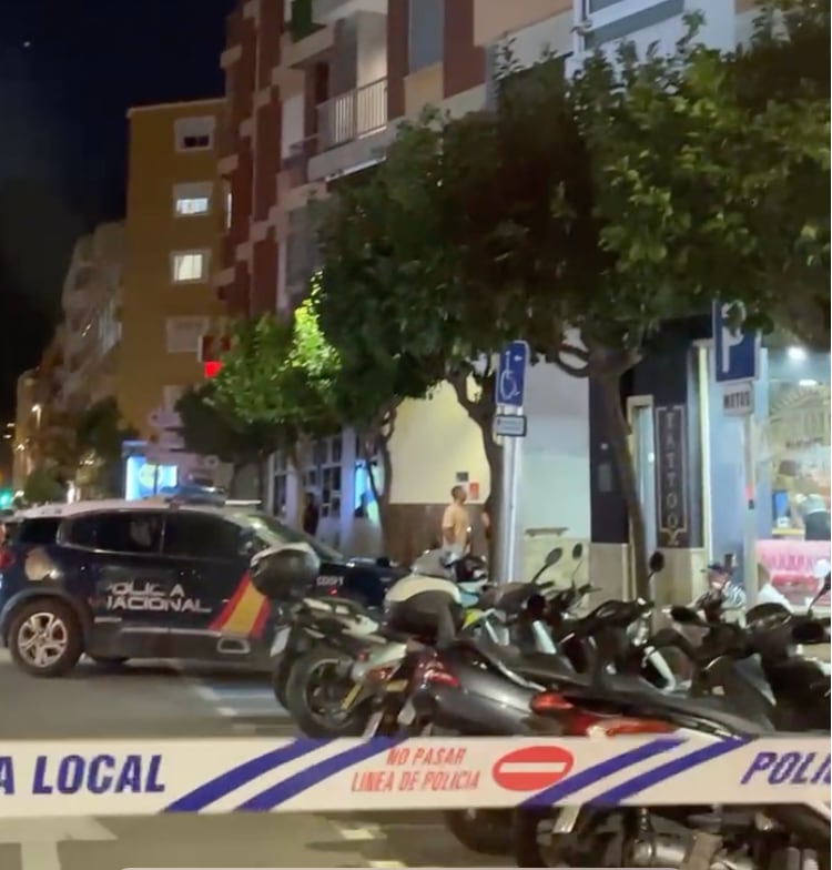 Dos hombres en una moto matan de un tiro en la cabeza a otro hombre en Dénia (Alicante).