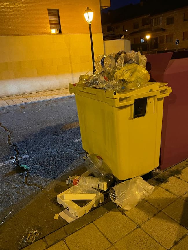 Contenedor en la calle Países Bajos