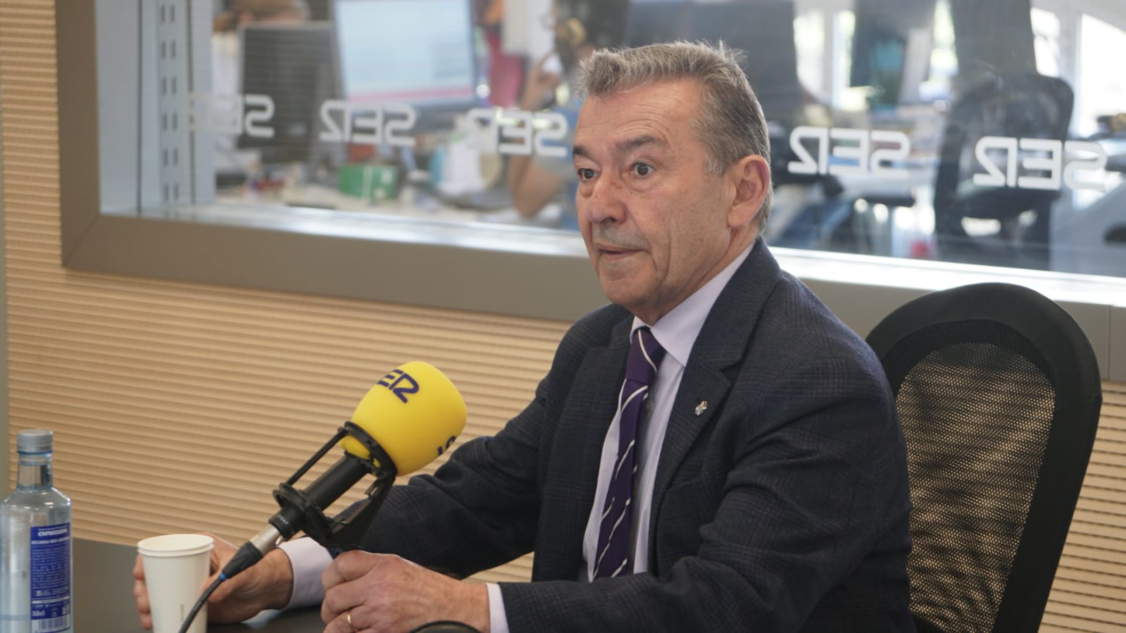 Paulino Rivero visitó los estudios de Radio Club Tenerife.