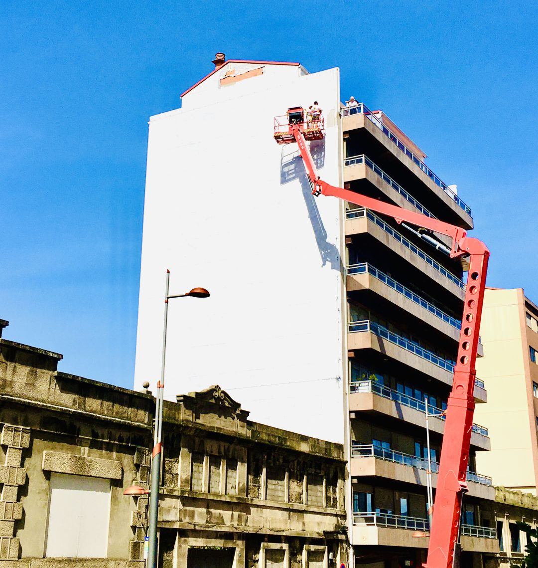 Inicio de los trabajos de elaboración del mural que rendirá homenaje al festival O Marisquiño