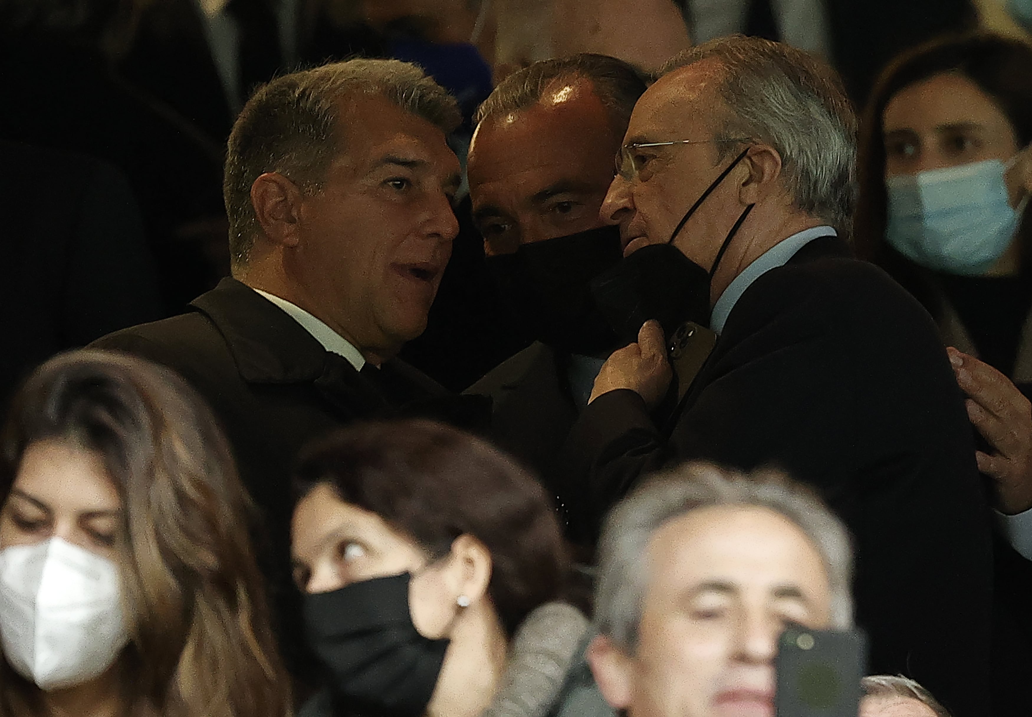 Florentino Pérez y Laporta, en el palco del Bernabéu, en marzo de 2022.