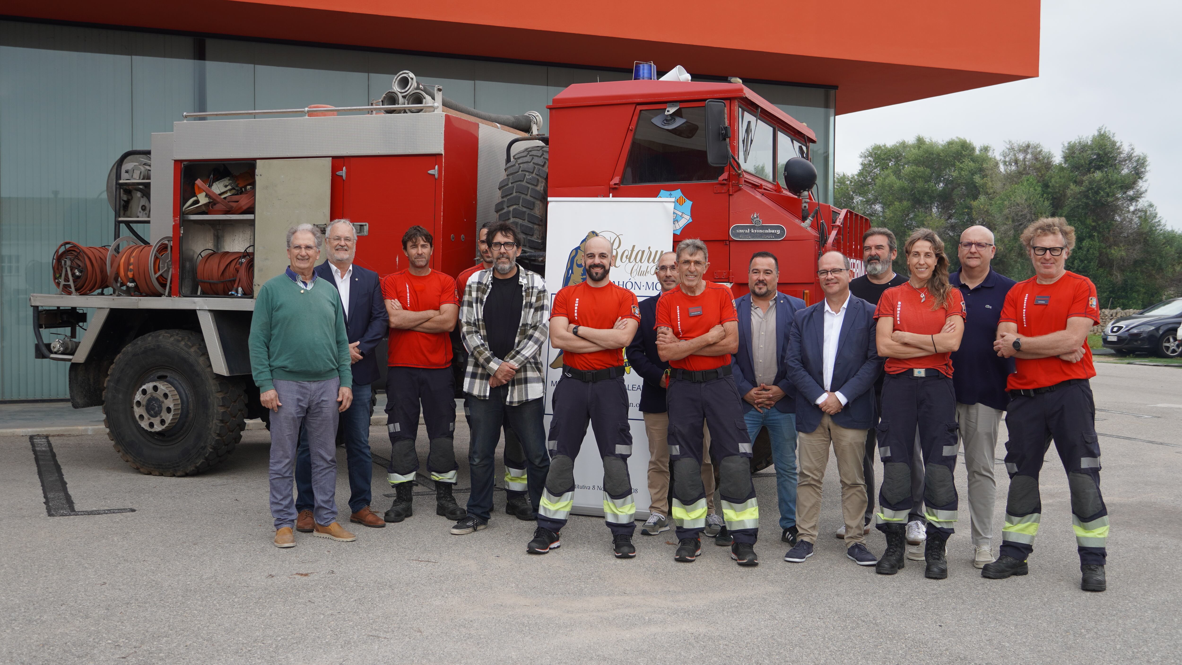 El Consell de Menorca, a través del Rotary Club, ha donat dos camions de bombers al Paraguai.