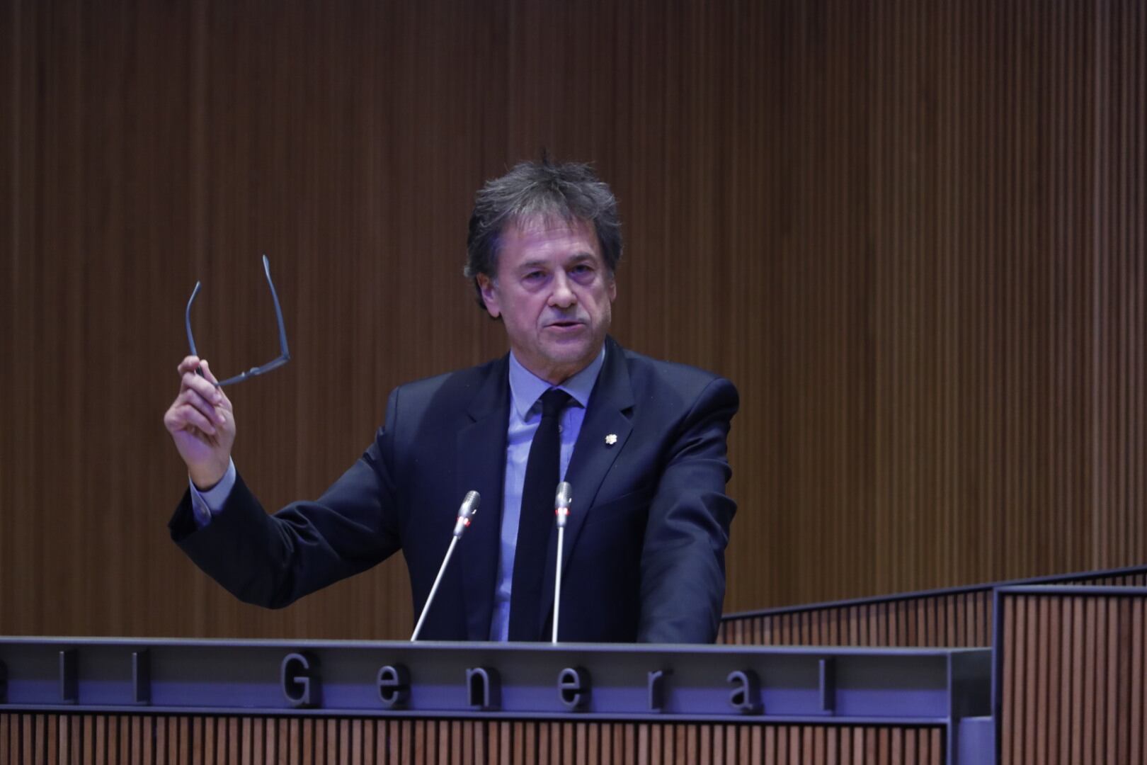 El conseller general no adscrit del partit Liberal, Víctor Pintos, durant la intervenció al Consell General