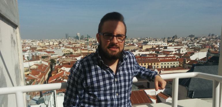 Daniel Román, enfermero en la ONG Nuevo Futuro Sirio, en la terraza de la SER.