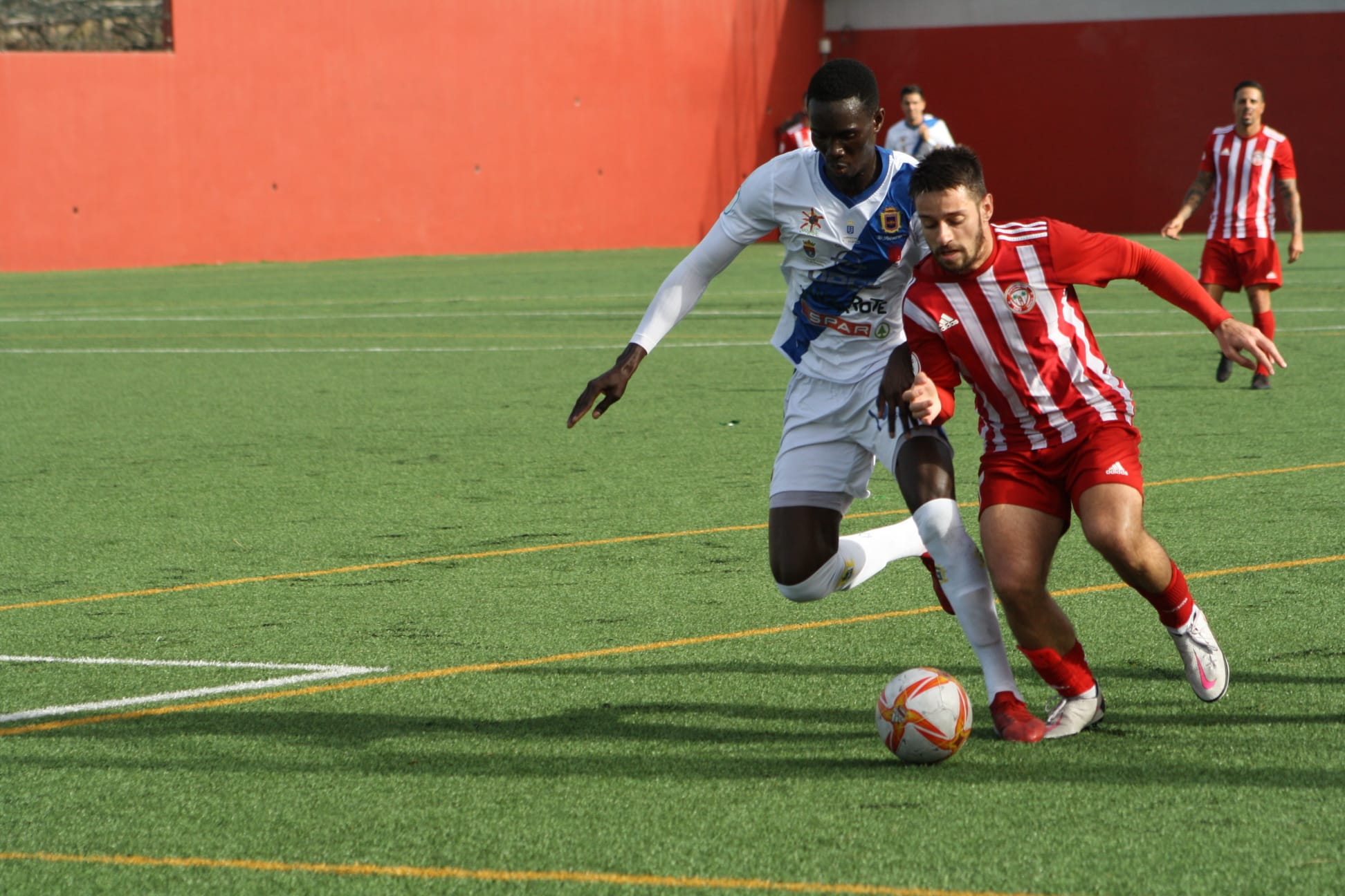 Una de las jugadas del partido.