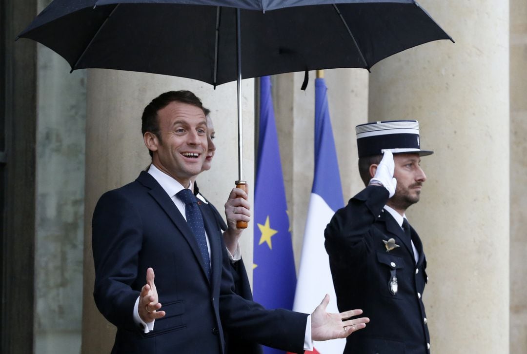 Emmanuel Macron espera en El Elíseo a Charles Michel, presidente electo del Consejo Europeo. 