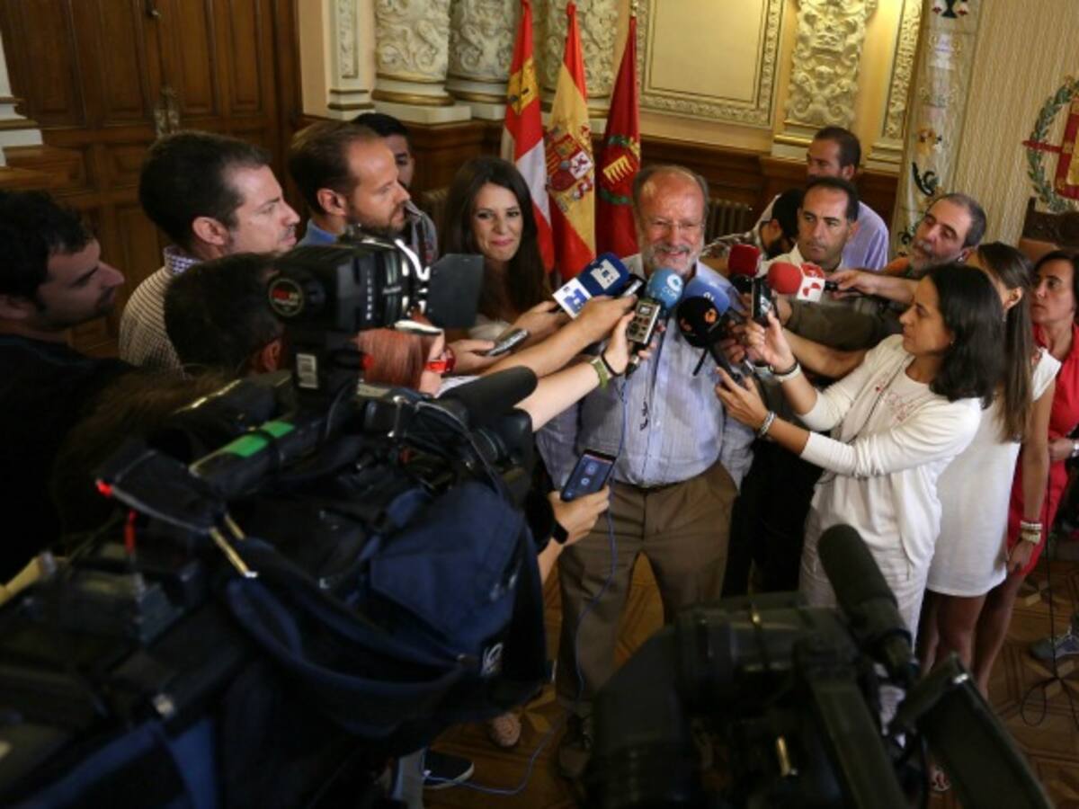 León de la Riva propone ampliar las legislaturas en los ayuntamientos y limitar los mandatos de los alcaldes