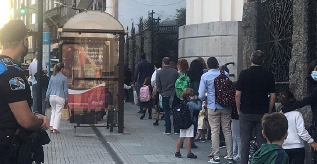 Colas en el inicio de las clases en A Coruña