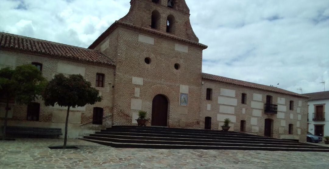 Plaza mayor de Aldeaquemada.