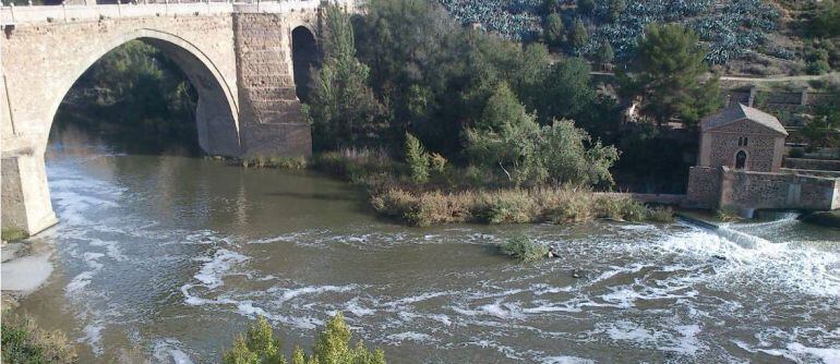 Rio Tajo a su paso por Toledo