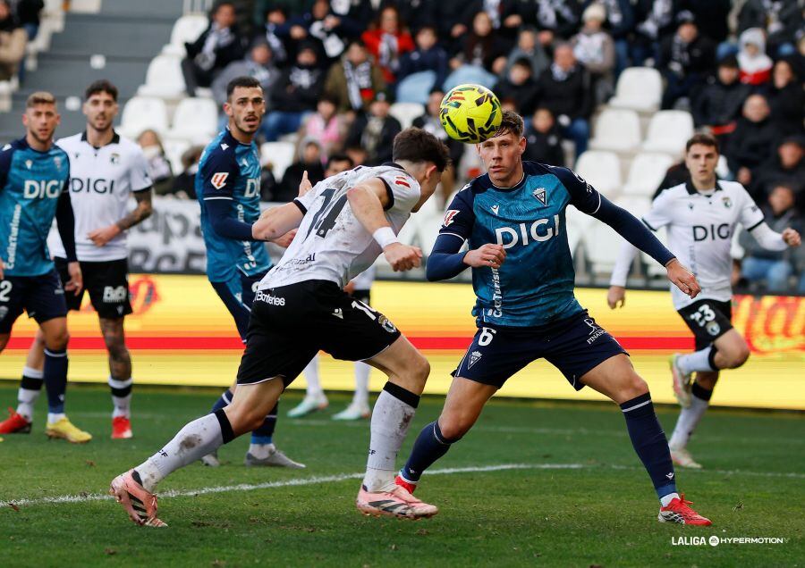 David González anotó el empate del Burgos ante el Cádiz CF en El Plantío. Foto: LaLiga.