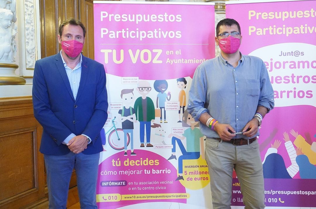 El alcalde de Valladolid, Óscar Puente, y el concejal de Participación Ciudadana, Alberto Bustos