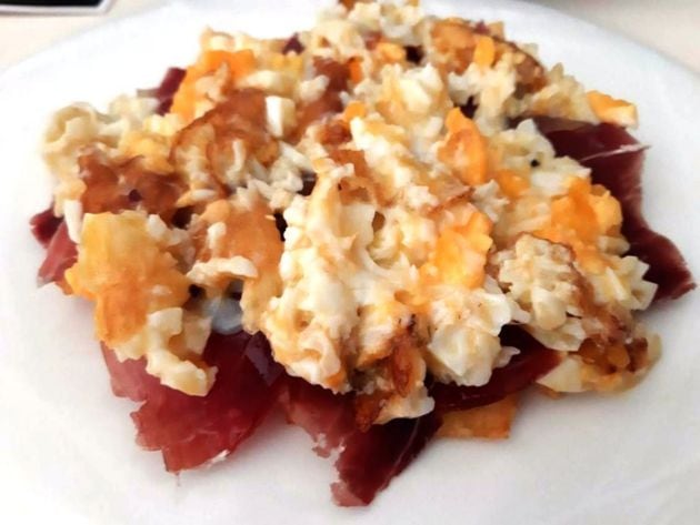 Huevos rotos con jamón ibérico