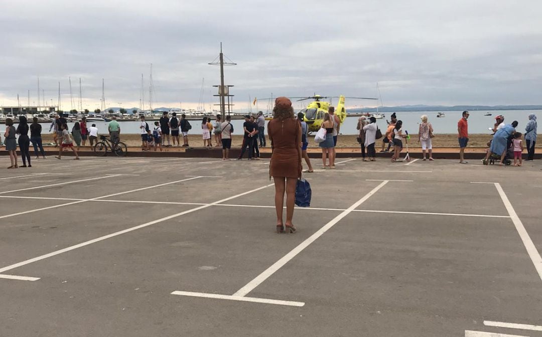 Un helicòpter del SEM al port de Roses