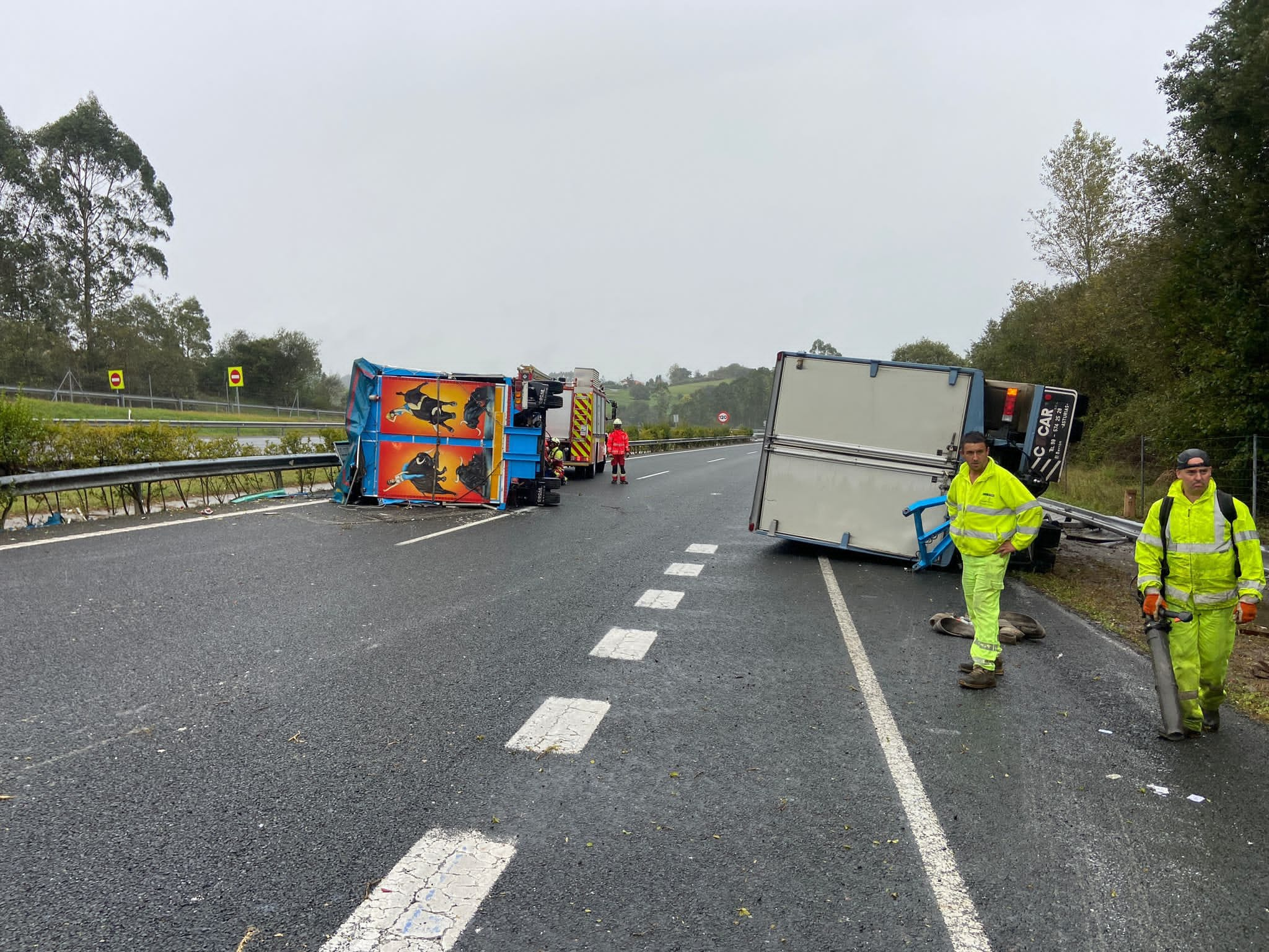 Vuelco de un camión en la A8