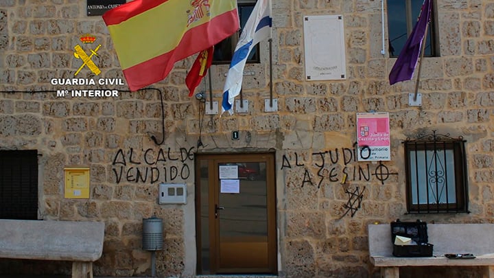 Pintadas antisemitas en el Ayuntamiento de Castrillo Mota de Judios