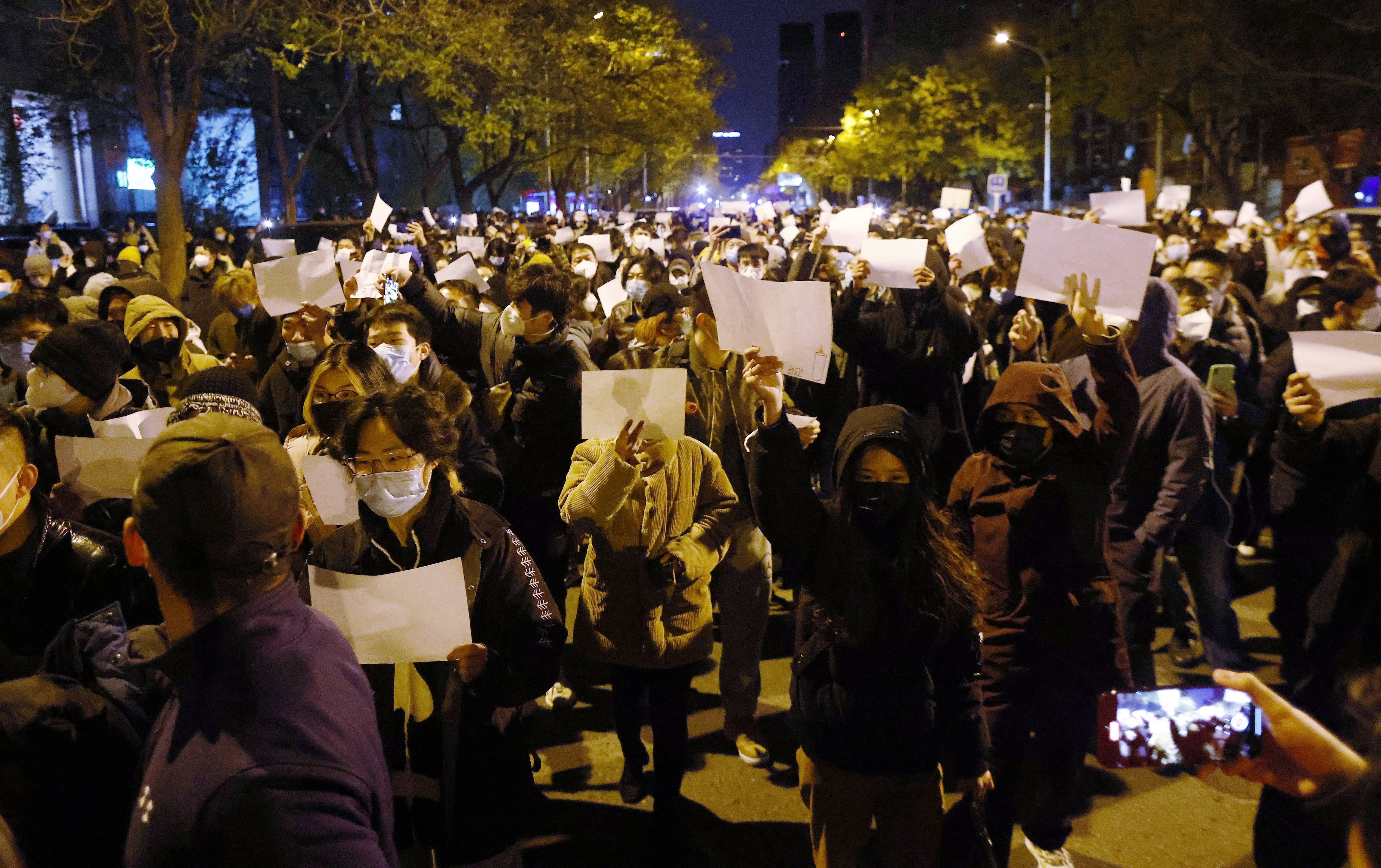 Protestas en Shangái por la política de COVID cero.