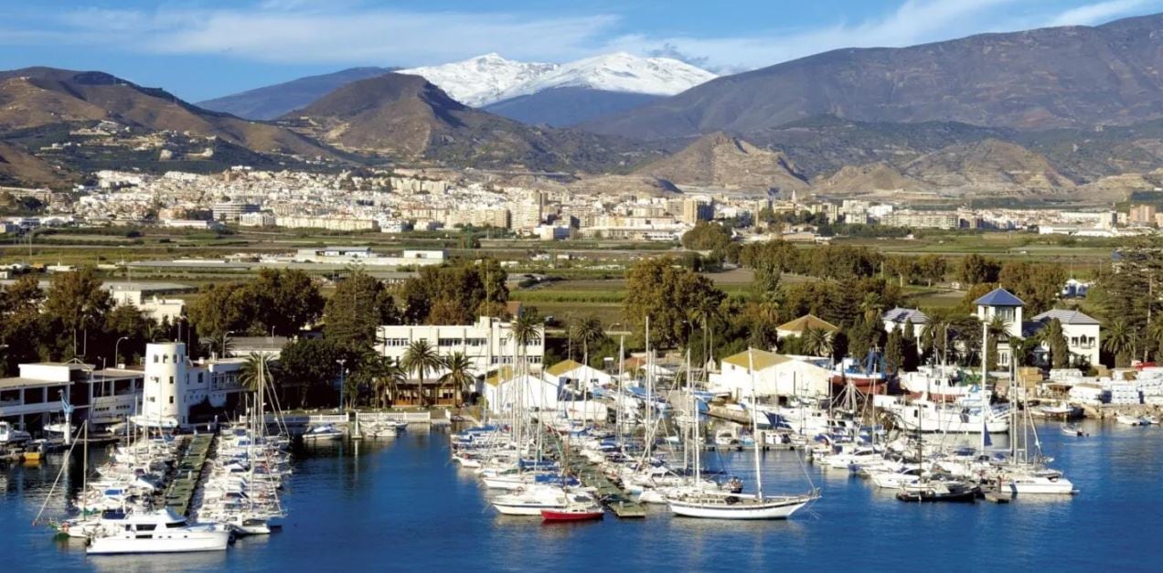 La costa de Granada, imponente y luminosa