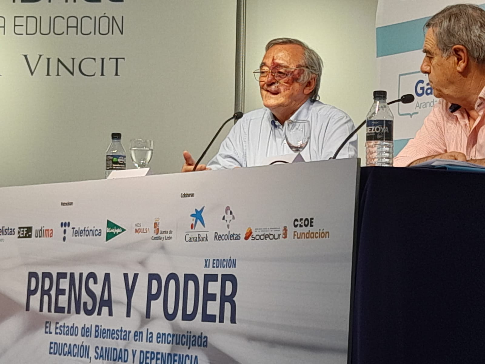 Mariano Barbacid junto a Graciano Palomo, en su intervención en el XI curso Prensa y Poder de San Gabriel