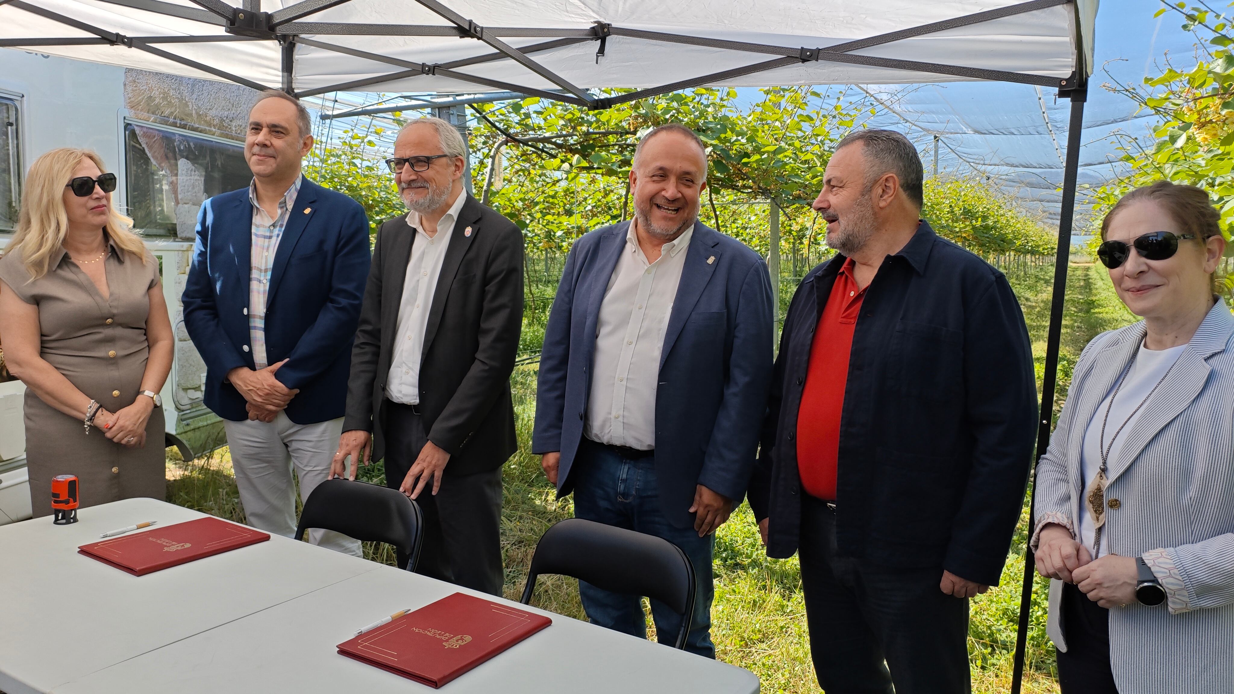 Firma del convenio del Banco de Ponferrada