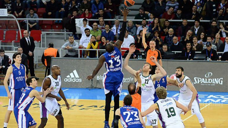 El Unicaja se enfrenta mañana al Efes en el Carpena
