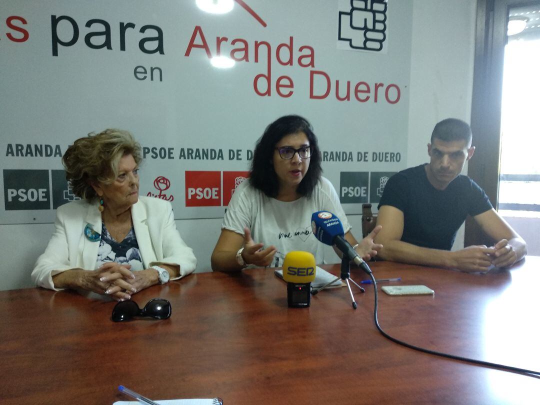 Leonisa Ull, Mar Alcalde (centro) y Julián Rasero, durante la rueda de prensa.