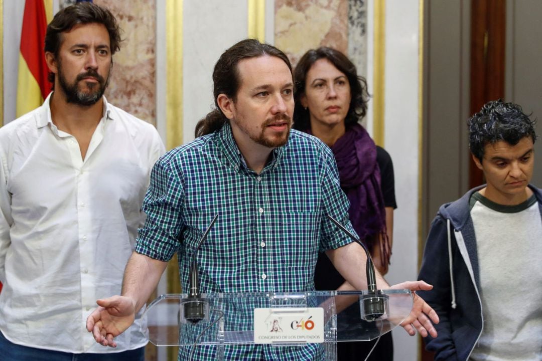 El secretario general de Podemos, Pablo Iglesias, durante la rueda de prensa ofrecida al término del pleno celebrado hoy en el Congreso. 