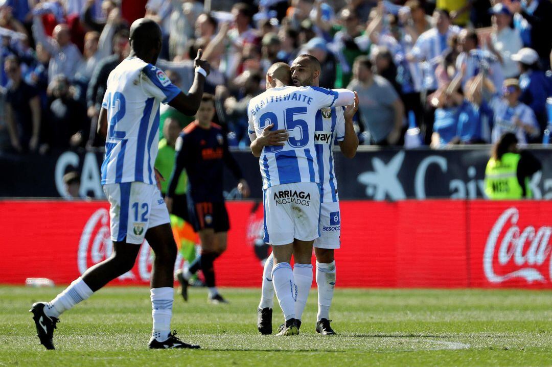 GRAF2945. LEGANÉS (MADRID),El delantero danés del Levante Martin Braithwaite celebra el gol del empate ante el Valencia en el partido de liga que se disputa esta mañana en el estadio de Butarque. EFE Kiko Huesca