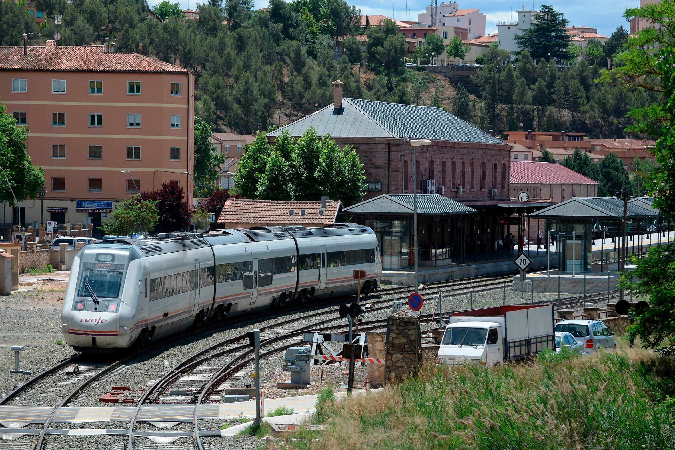 Tren entrando en la estación de Teruel /2017-06-28/ Foto Jorge Escudero [[[FOTOGRAFOS]]]