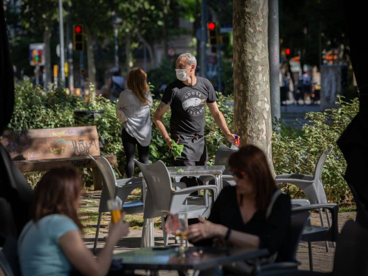 Cataluña estudia el cierre de bares y restaurantes durante 15 días para frenar los contagios