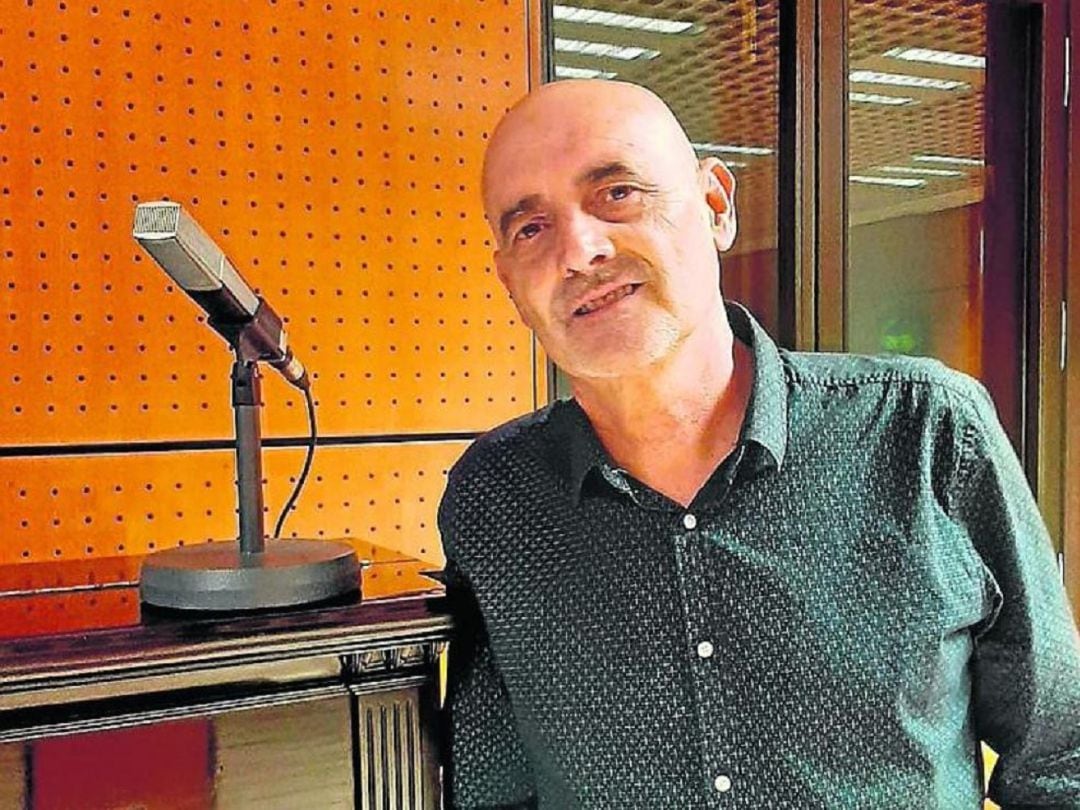 Miguel Mena, en el estudio central de Radio Zaragoza 